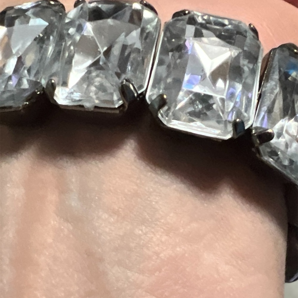 Vintage Elegant stretch bracelet rhinestone large with crystal like sparkle. - Picture 3 of 6
